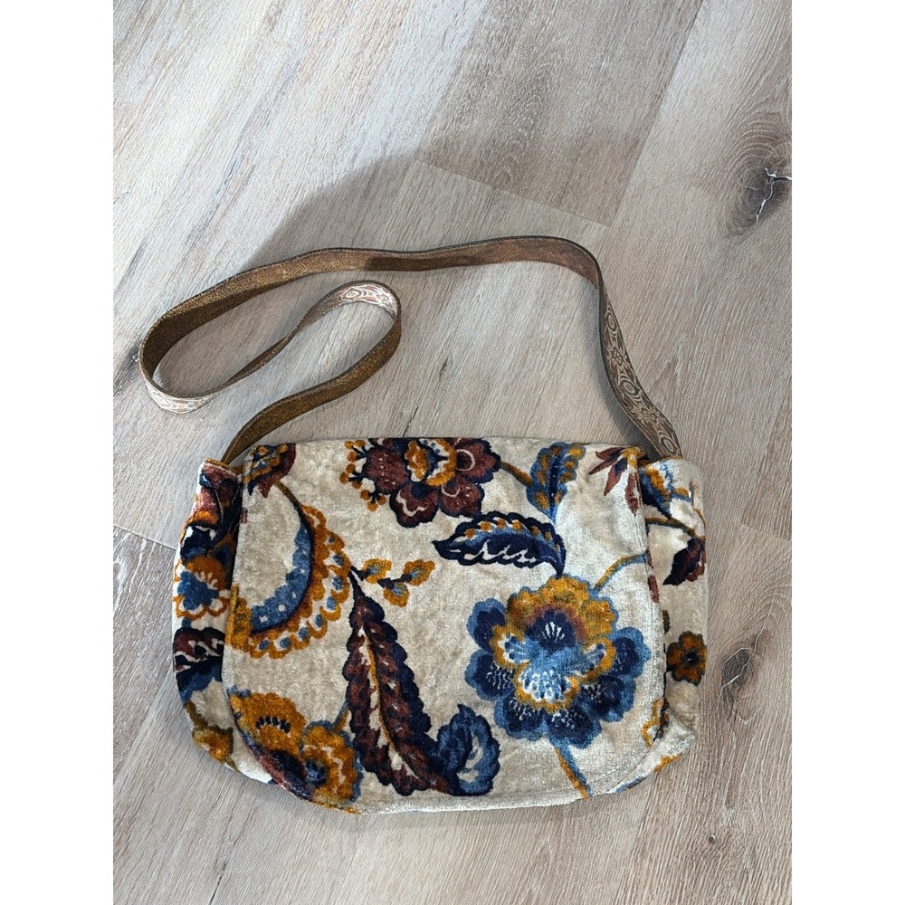 Jean'et Handbags Floral Velvet Tapestry Crossbody Bag Embossed Leather Strap